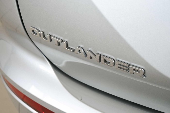 2024 Mitsubishi Outlander LS