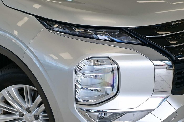2024 Mitsubishi Outlander LS