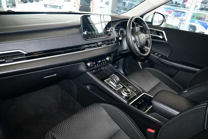 2024 Mitsubishi Outlander LS