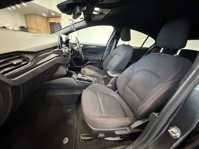 2019 Ford Focus ST-Line