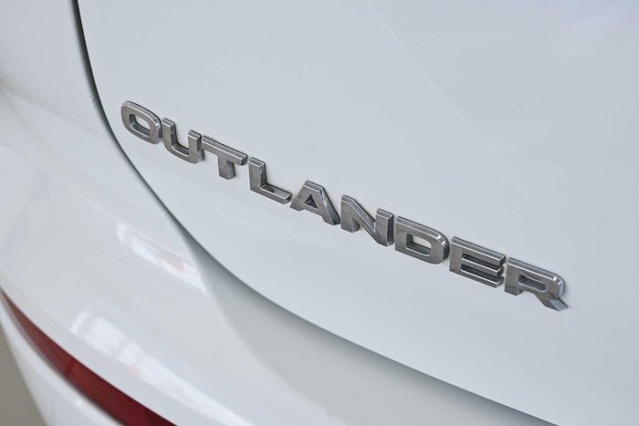 2024 Mitsubishi Outlander LS