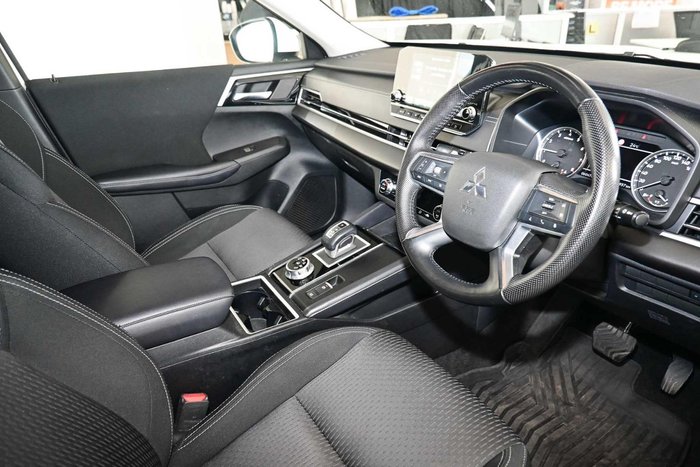 2024 Mitsubishi Outlander LS