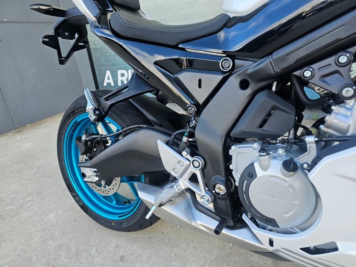 2026 CFMOTO 675 SR-R White