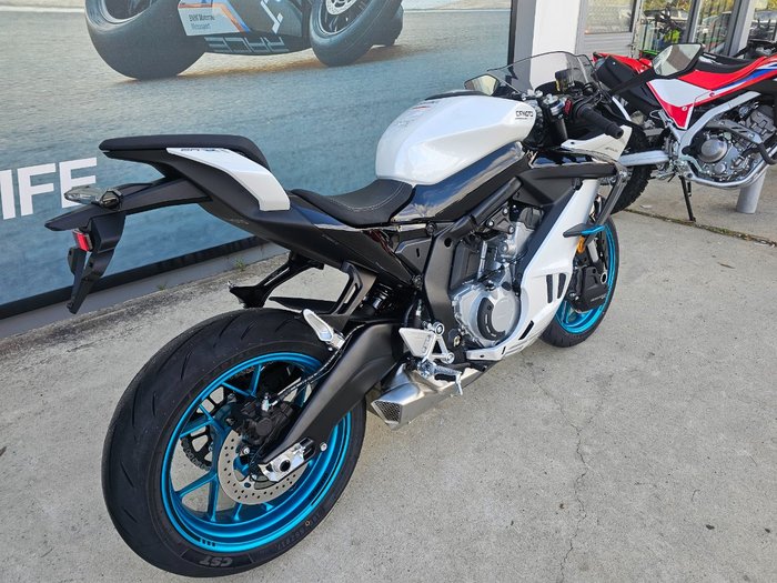 2026 CFMOTO 675 SR-R White