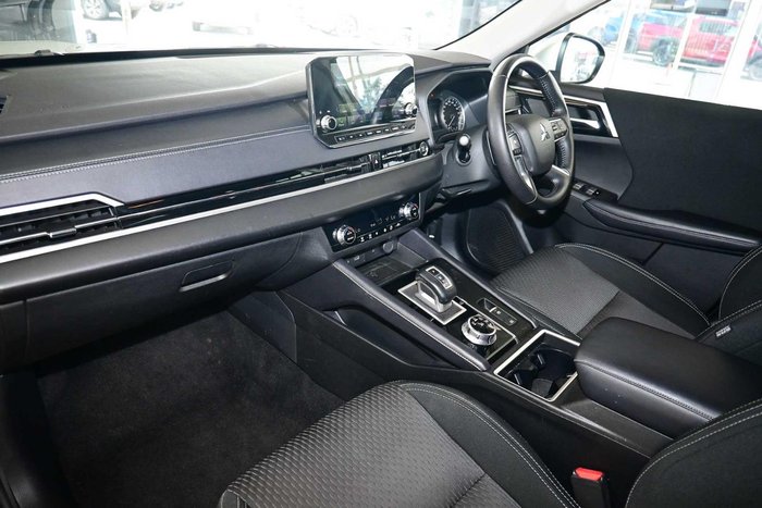 2024 Mitsubishi Outlander LS