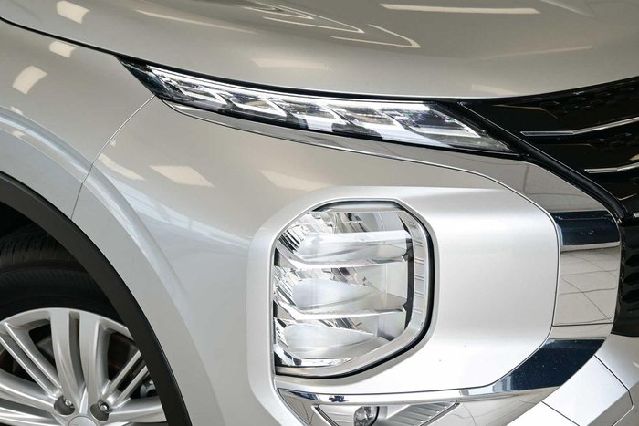 2024 Mitsubishi Outlander LS