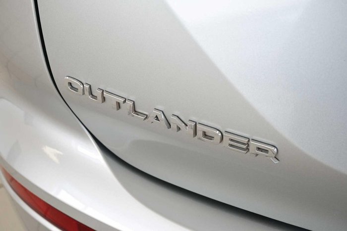 2024 Mitsubishi Outlander LS