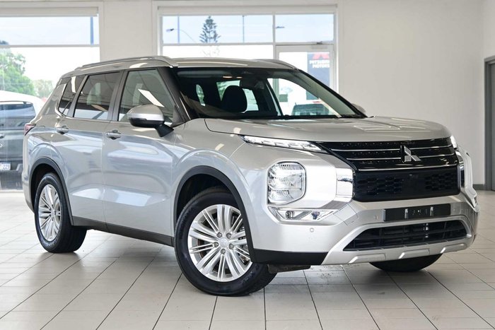 2024 Mitsubishi Outlander LS