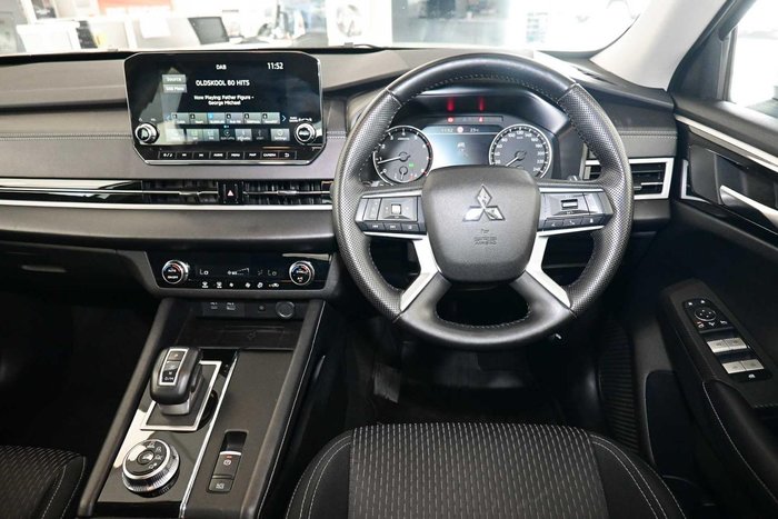 2024 Mitsubishi Outlander LS