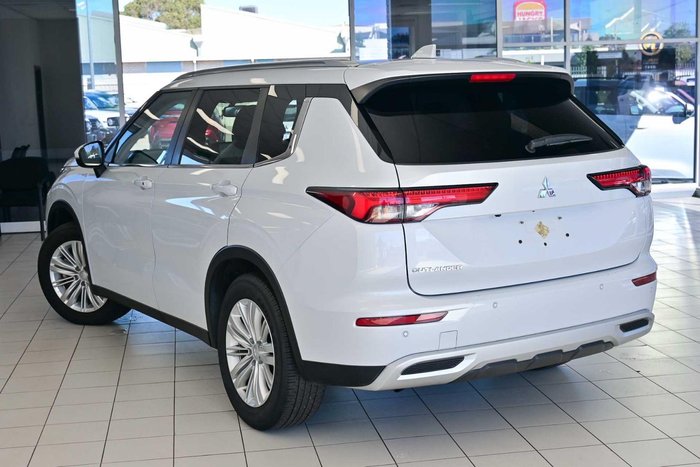 2024 Mitsubishi Outlander LS