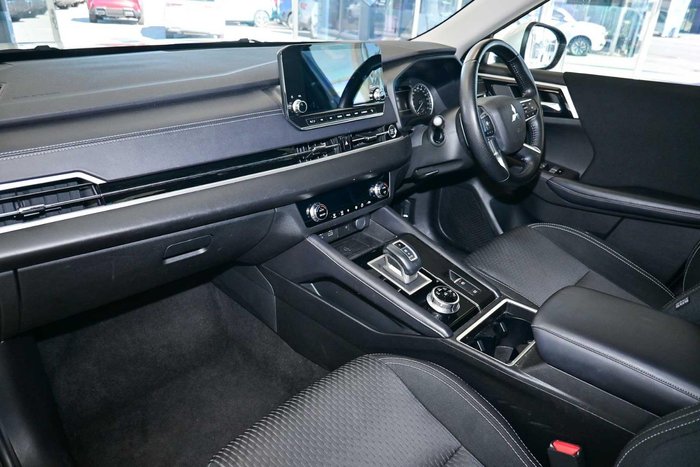 2024 Mitsubishi Outlander LS