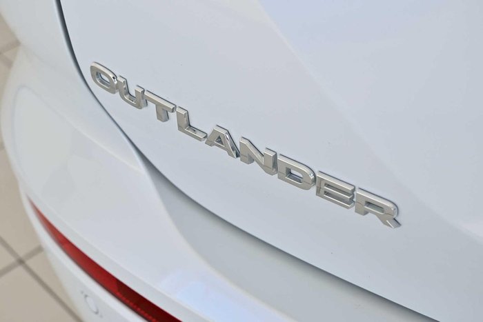 2024 Mitsubishi Outlander LS