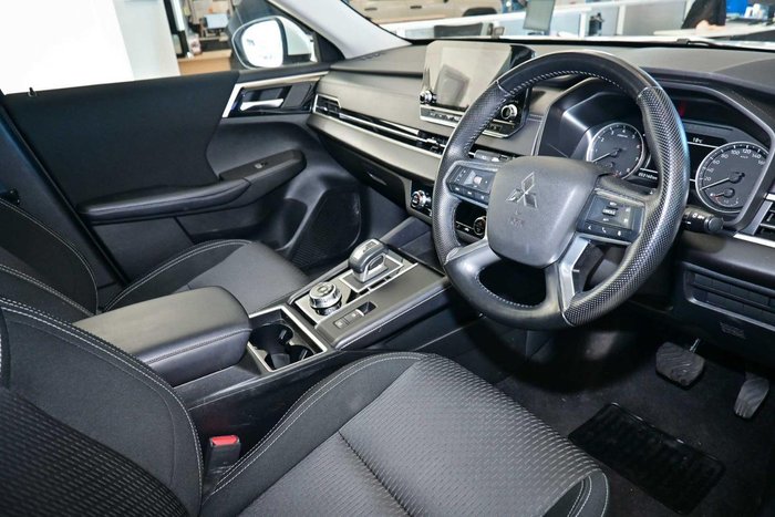 2024 Mitsubishi Outlander LS
