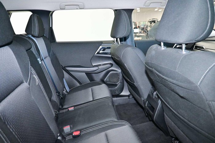 2024 Mitsubishi Outlander LS