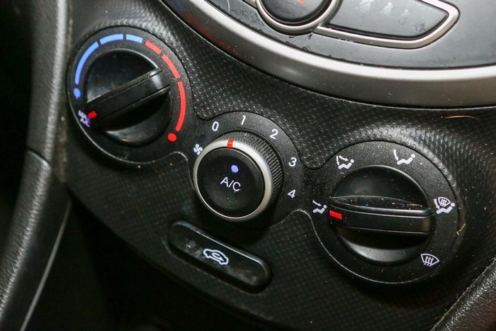 2013 Hyundai Accent Active