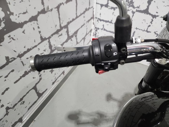 2014 Triumph Bonneville T100 (865cc) Bonneville Black