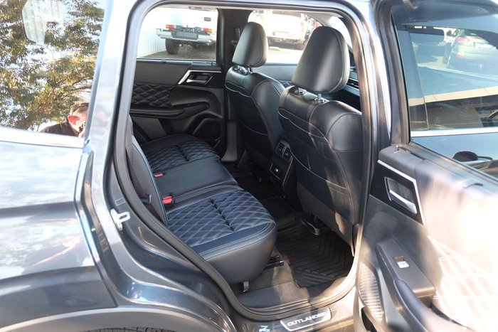2024 Mitsubishi Outlander Exceed