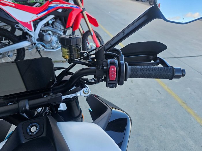 2026 CFMOTO 675 NK White