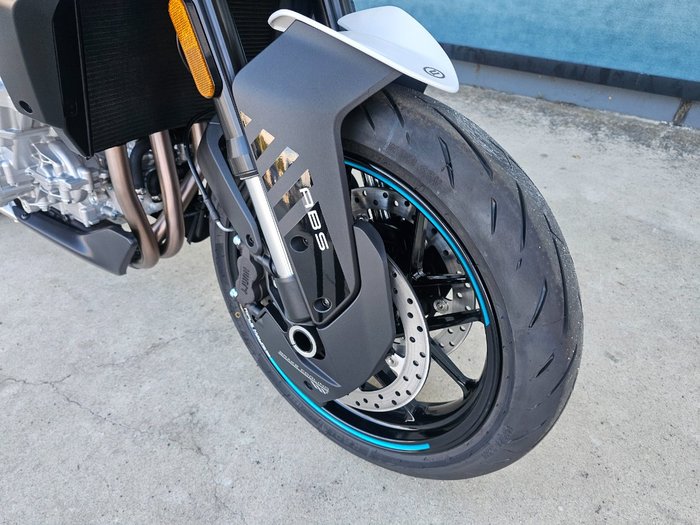 2026 CFMOTO 675 NK White