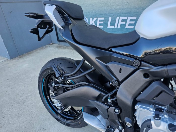 2026 CFMOTO 675 NK White