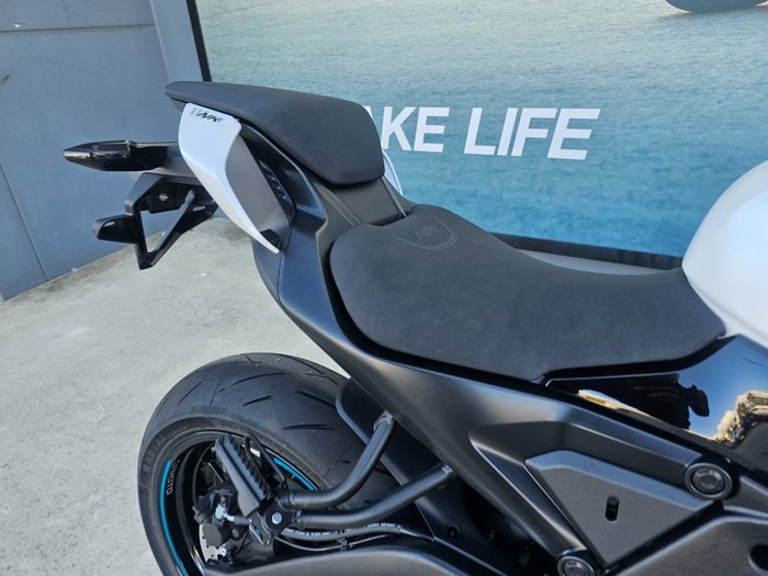 2026 CFMOTO 675 NK White