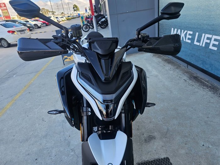 2026 CFMOTO 675 NK White