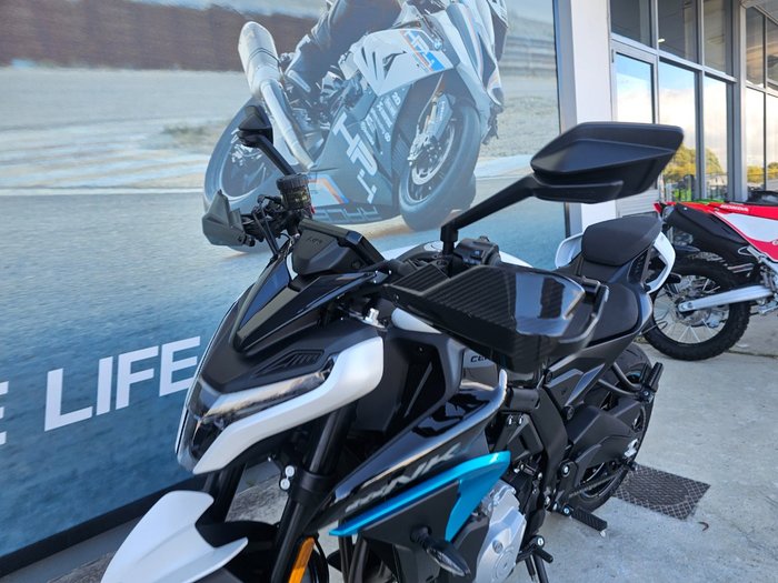 2026 CFMOTO 675 NK White