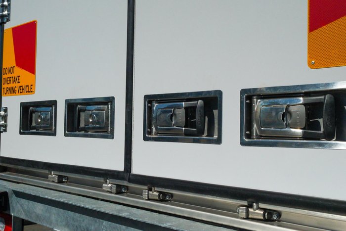 2025 Isuzu F Series FVL 260-300 AT R67