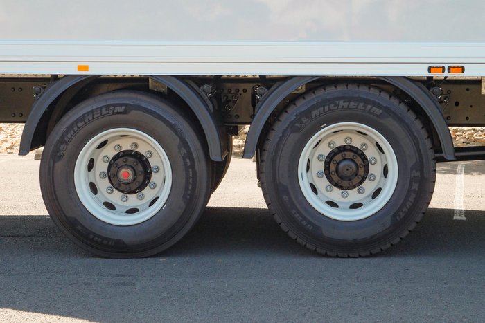 2025 Isuzu F Series FVL 260-300 AT R67