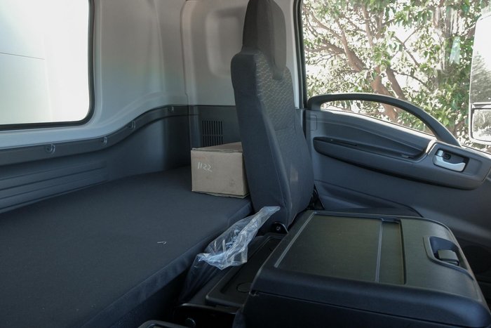 2025 Isuzu F Series FVL 260-300 AT R67