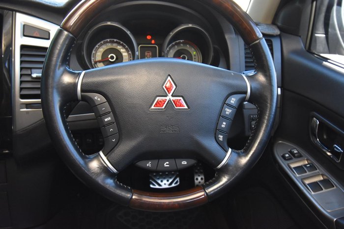 2019 Mitsubishi Pajero Exceed