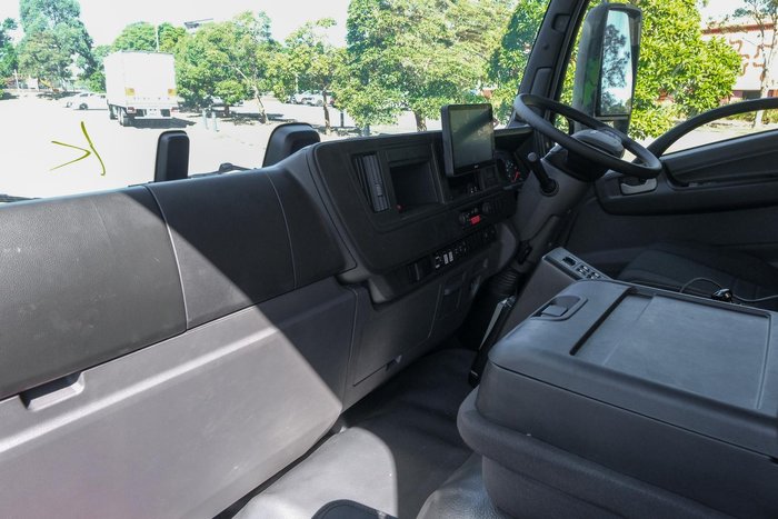 2025 Isuzu F Series FYJ 320-255 AT R67