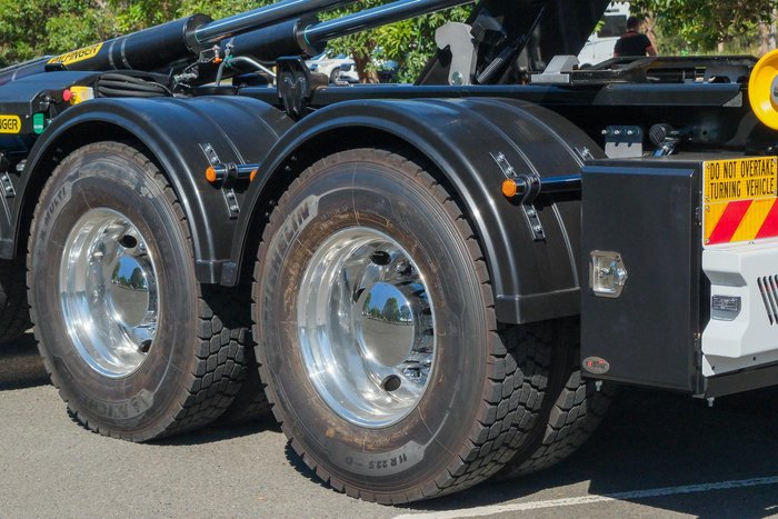 2025 Isuzu F Series FYJ 320-255 AT R67