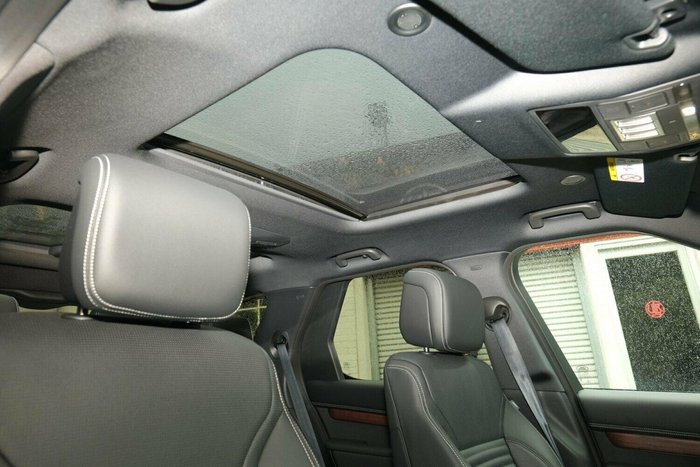 2025 Land Rover Discovery D350 Dynamic SE Series 5 MY25 4X4 Santorini Black