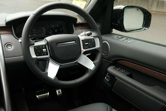 2025 Land Rover Discovery D350 Dynamic SE Series 5 MY25 4X4 Santorini Black