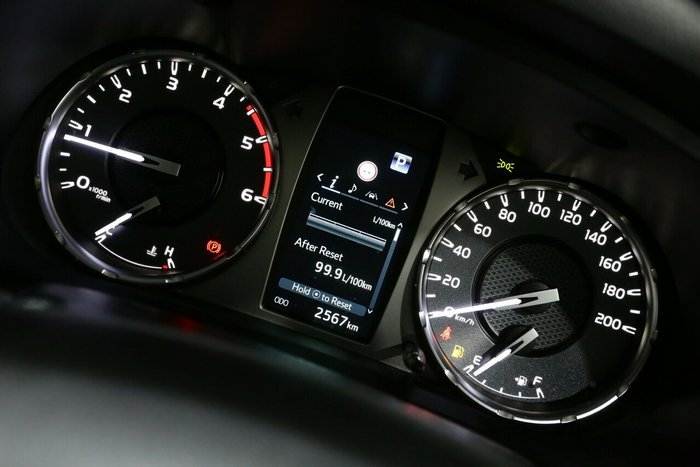 2025 Toyota Hilux SR 48V