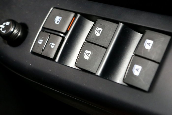 2025 Toyota Hilux SR 48V
