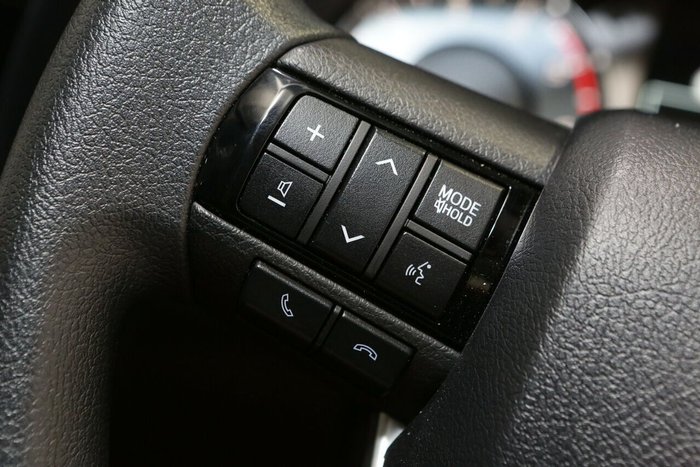 2025 Toyota Hilux SR 48V