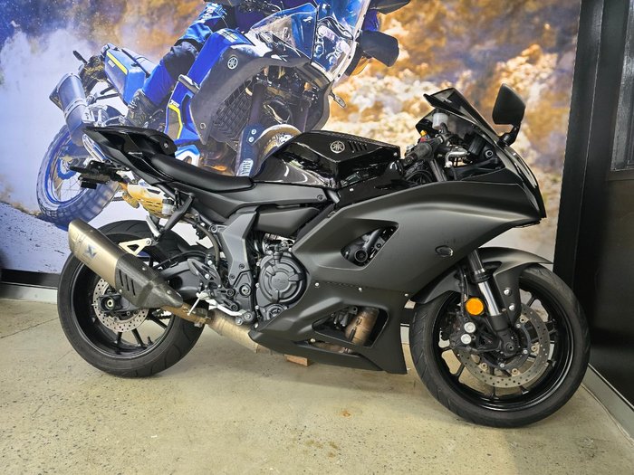 2024 Yamaha YZF-R7LA BLACK