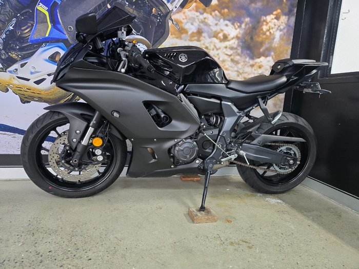 2024 Yamaha YZF-R7LA BLACK