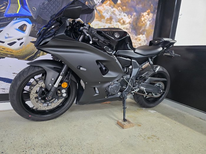2024 Yamaha YZF-R7LA BLACK
