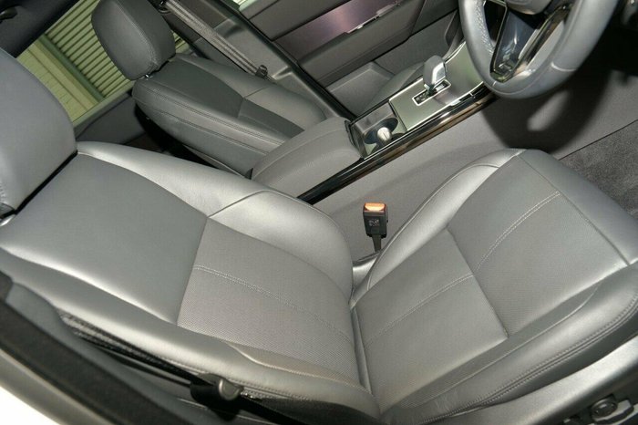 2026 Land Rover Range Rover Velar P250 Dynamic SE L560 MY26.5 AWD Fuji White