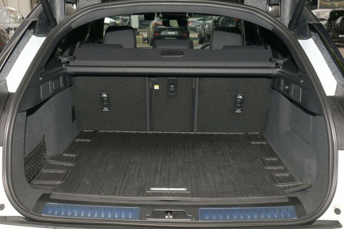 2026 Land Rover Range Rover Velar P250 Dynamic SE L560 MY26.5 AWD Fuji White