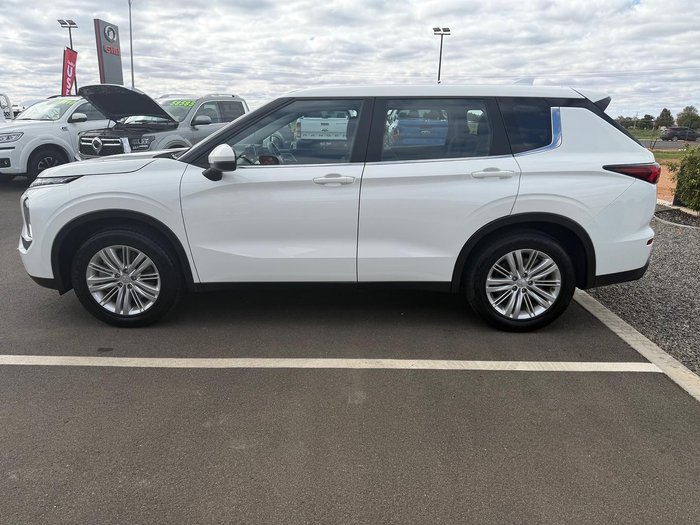 2022 Mitsubishi Outlander ES