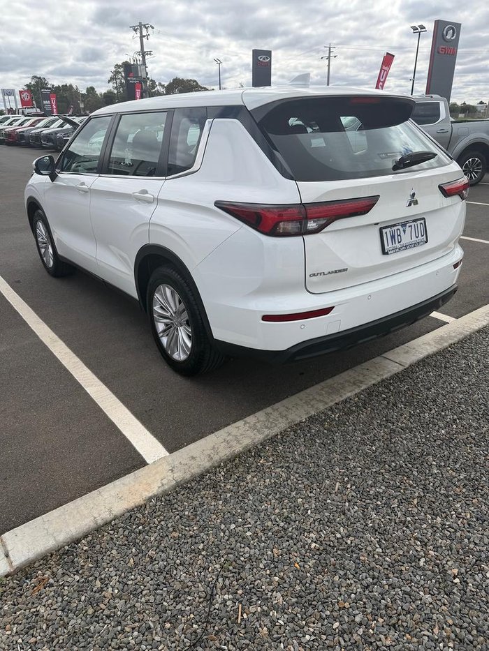 2022 Mitsubishi Outlander ES