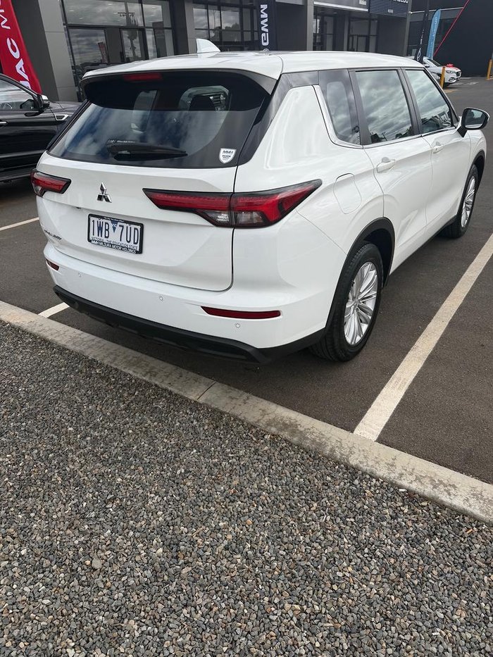 2022 Mitsubishi Outlander ES