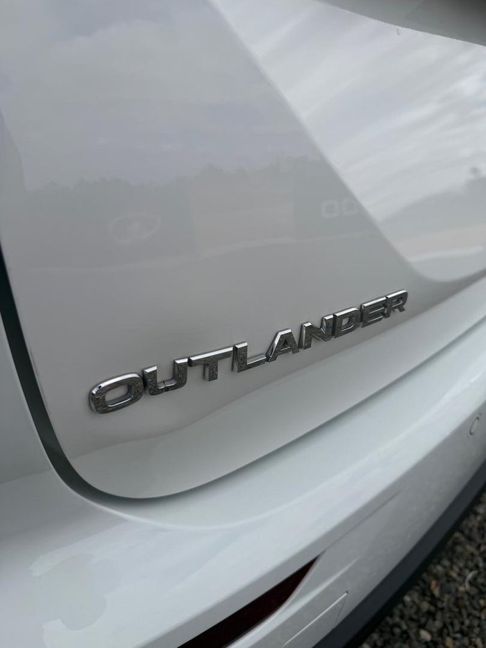 2022 Mitsubishi Outlander ES