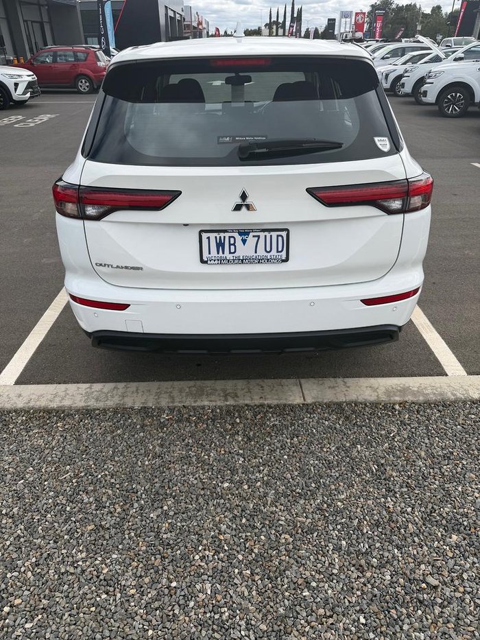 2022 Mitsubishi Outlander ES