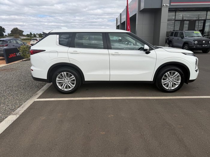 2022 Mitsubishi Outlander ES