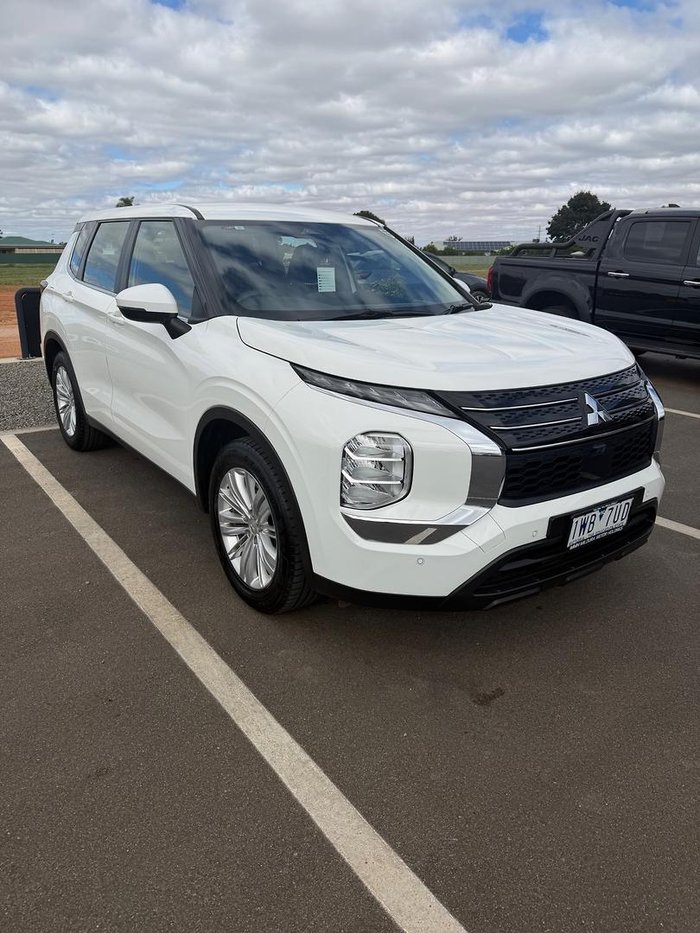 2022 Mitsubishi Outlander ES